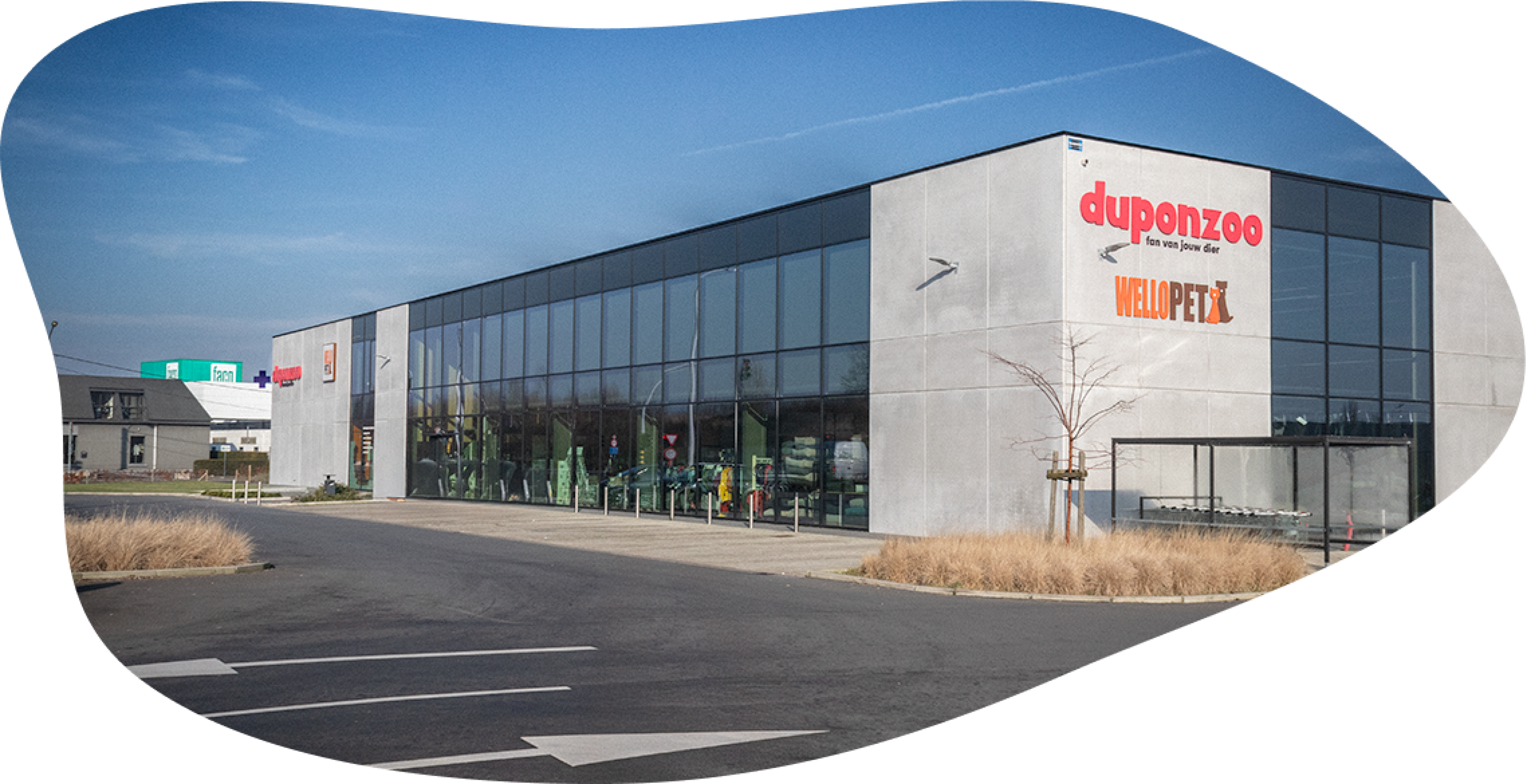 De voorgevel van de winkel van Duponzoo aan de Ringlaan in Kuurne.