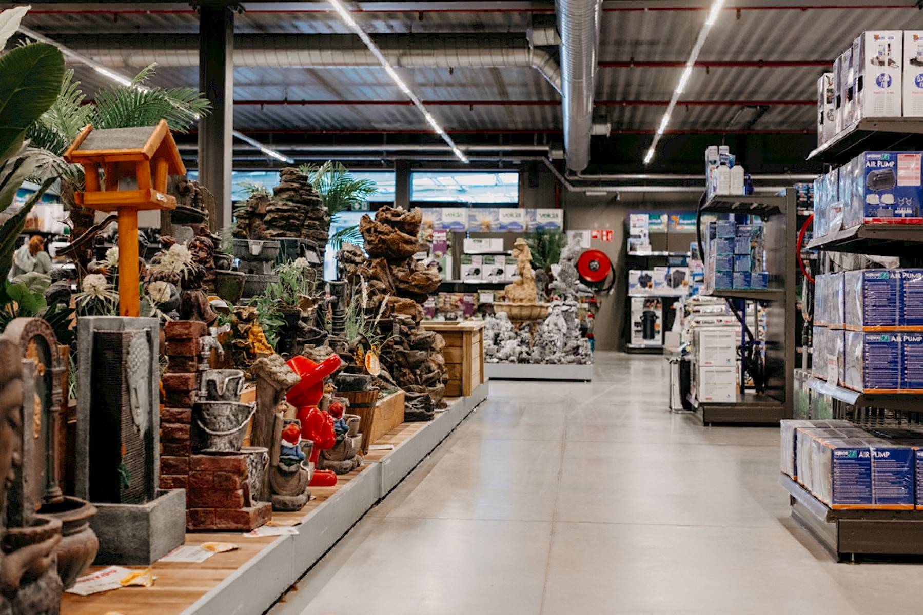 Toonzaal afdeling vijvers: Technische elementen en decoratie